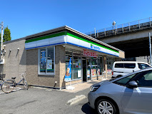 コンビニ　ファミリーマート 川崎第三京浜入口店（コンビニ）まで264m