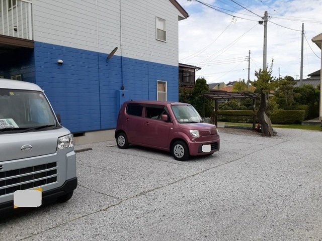 駐車場　駐車場に車を止められます
