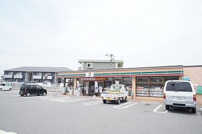 コンビニ　セブンイレブン（コンビニ）まで900m