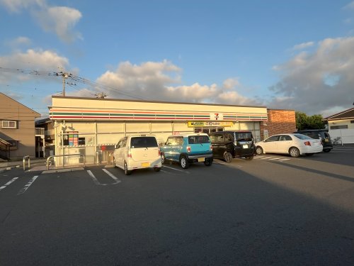 コンビニ　セブンイレブン　八代築添町店（コンビニ）まで884m