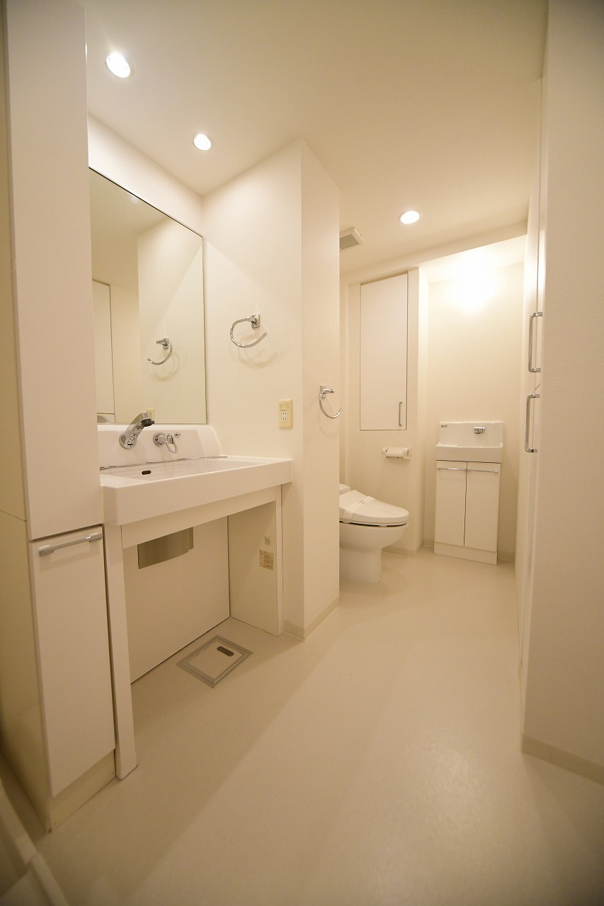 洗面設備　※別部屋の参考写真です。