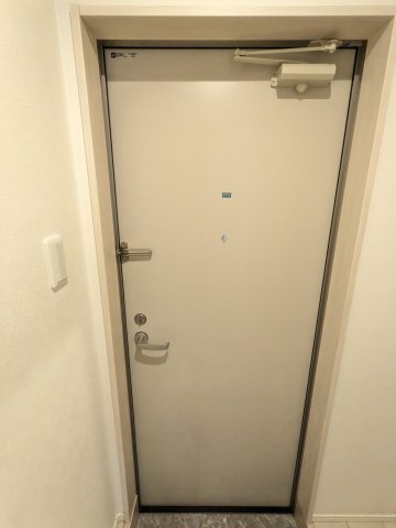 玄関　102号室