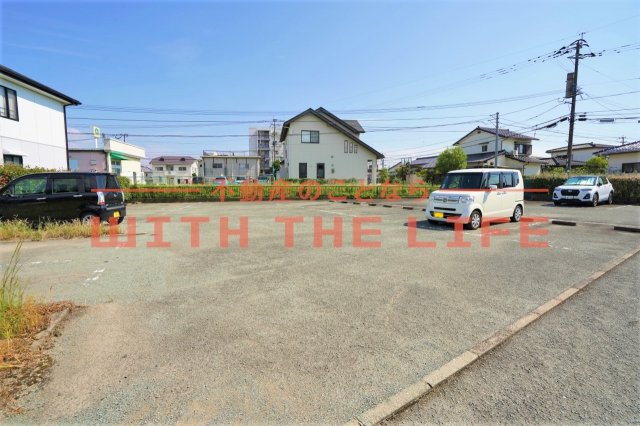 駐車場　駐車場があるので、車を買う予定の方も安心です