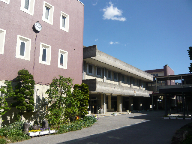 中学校　飯田市立鼎中学校（中学校）まで2465m