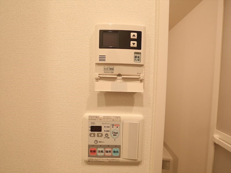 その他設備　浴室暖房乾燥機付き