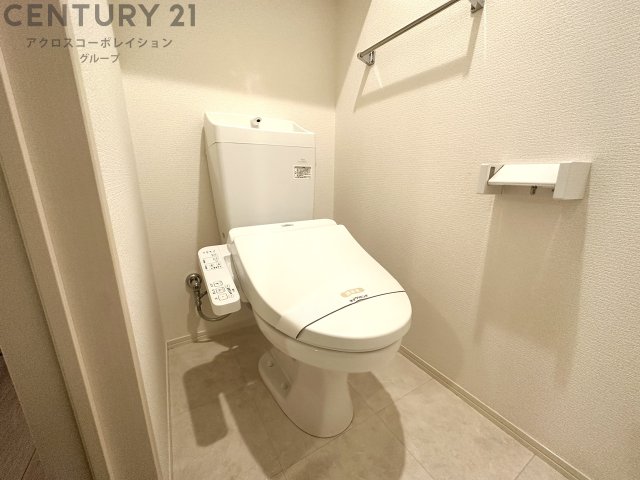 トイレ　温水洗浄便座付きのトイレです♪
