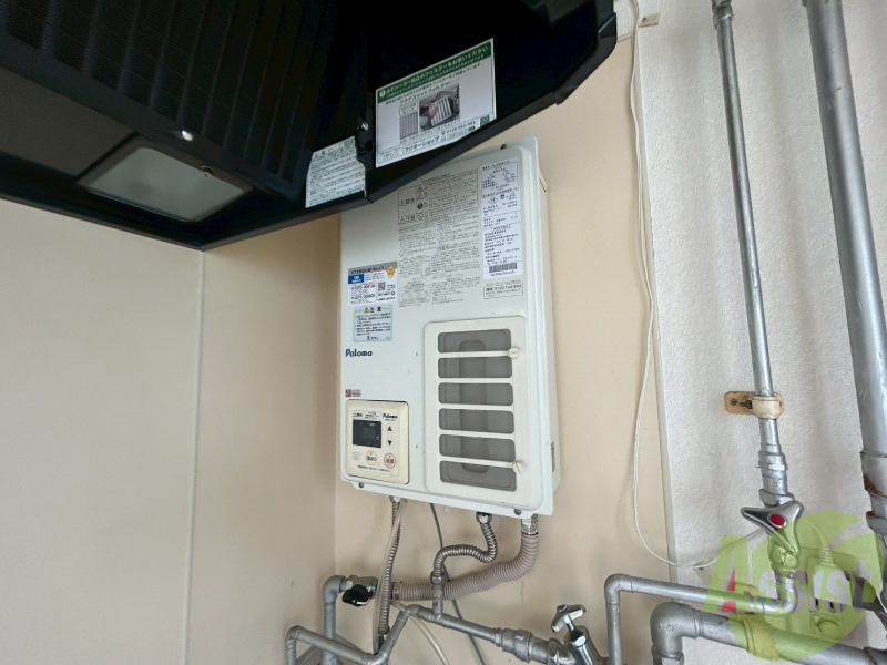 その他設備　給湯器は簡単操作で温度調整ができますよ。