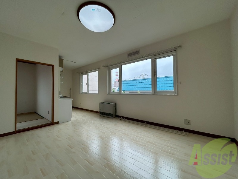 居室・リビング　広くてキレイなお部屋が広がっていて、充実した生活が送れそう。