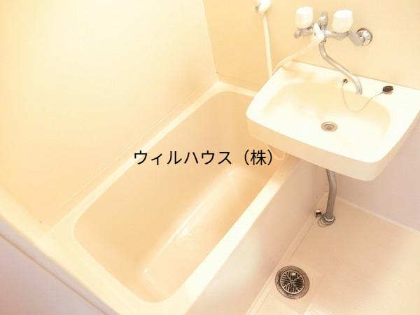 バス・シャワールーム　キレイにリフォームされています！