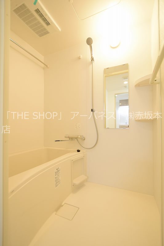 バス・シャワールーム　浴室乾燥機付きバスルーム！