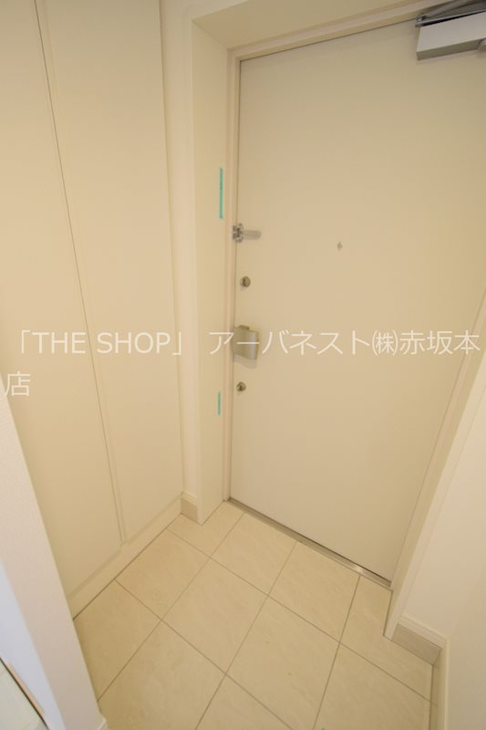 玄関　人感照明センサー付き！手がふさがった状態でも自動で点灯するの