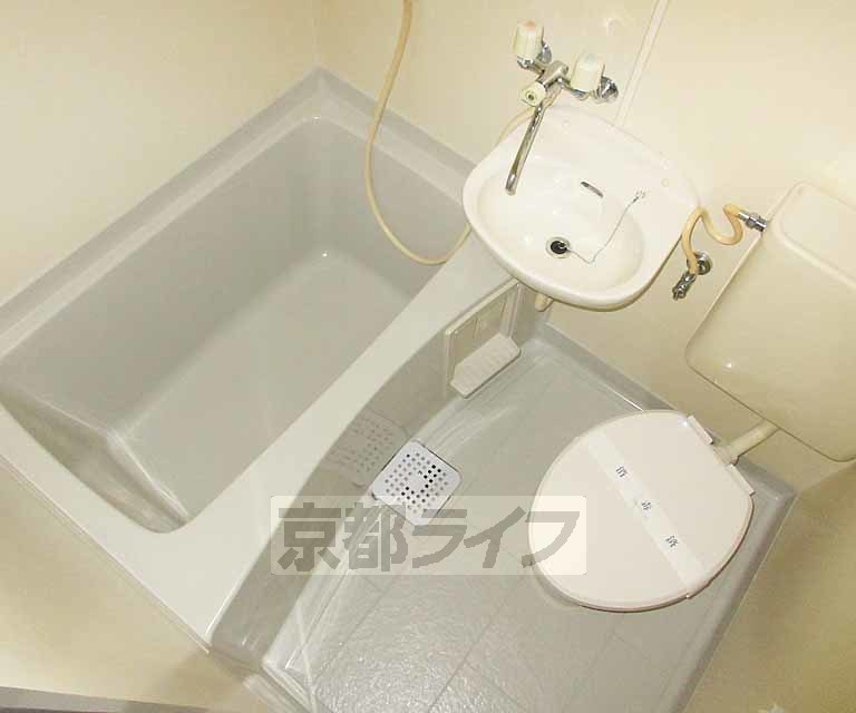 バス・シャワールーム　コンパクトなお風呂です