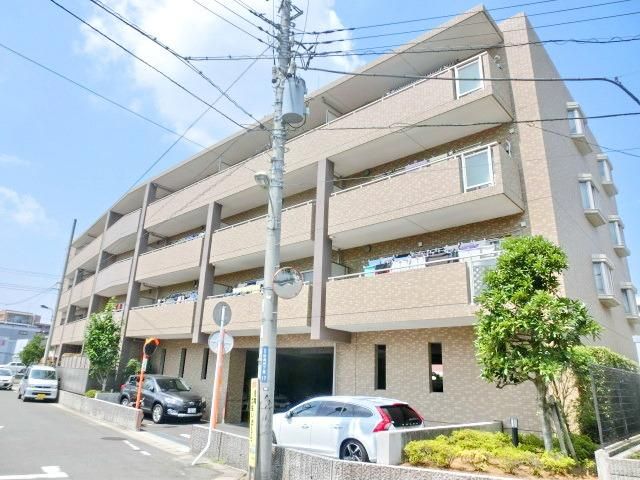 建物外観　閑静な住宅街立地ですよ
