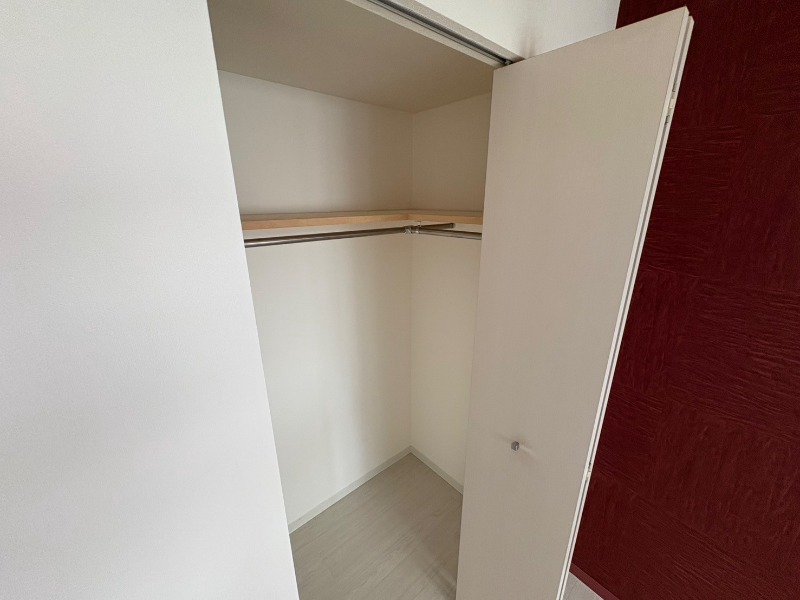 収納　同物件の反転のお部屋の写真です。