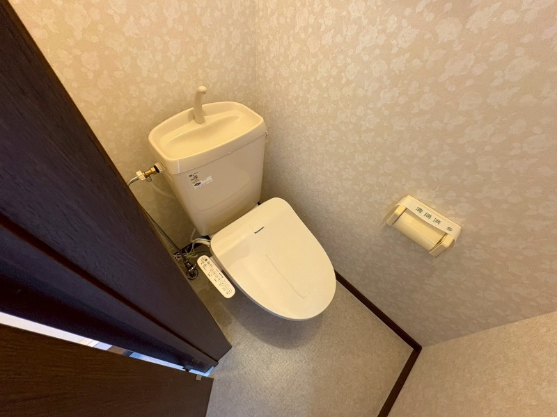 トイレ　こちらはトイレです。清潔感があり、安心して使用できます。