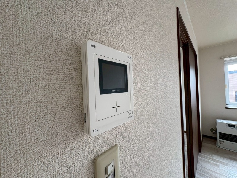 セキュリティ　ＴＶモニター付インターホンです。来客者の顔が見えるので安心！