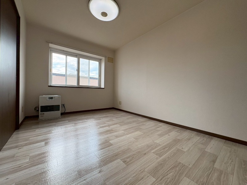 居室・リビング　広くてキレイなお部屋が広がっていて、充実した生活が送れそう。