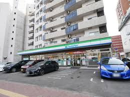 コンビニ　ファミリーマート札幌麻生4丁目店（コンビニ）まで325m