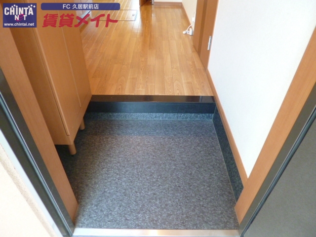 玄関　同物件別部屋の写真