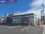 コンビニ　ファミリーマート津久居アルスプラザ前店（コンビニ）まで404m