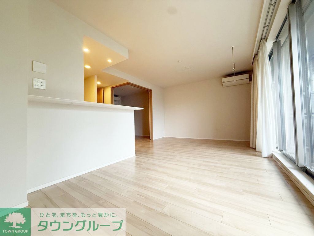 ザ・パークハウス新川崎の居間写真