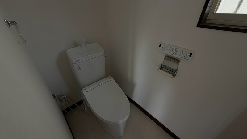 大江島戸建のトイレ写真