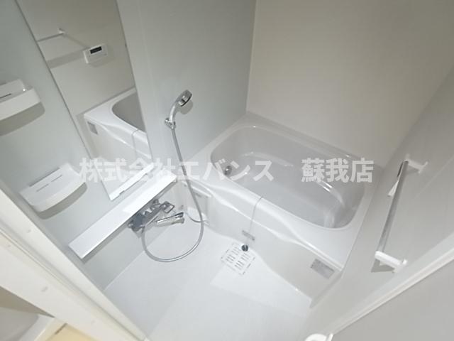バス・シャワールーム　コンパクトで使いやすいお風呂です