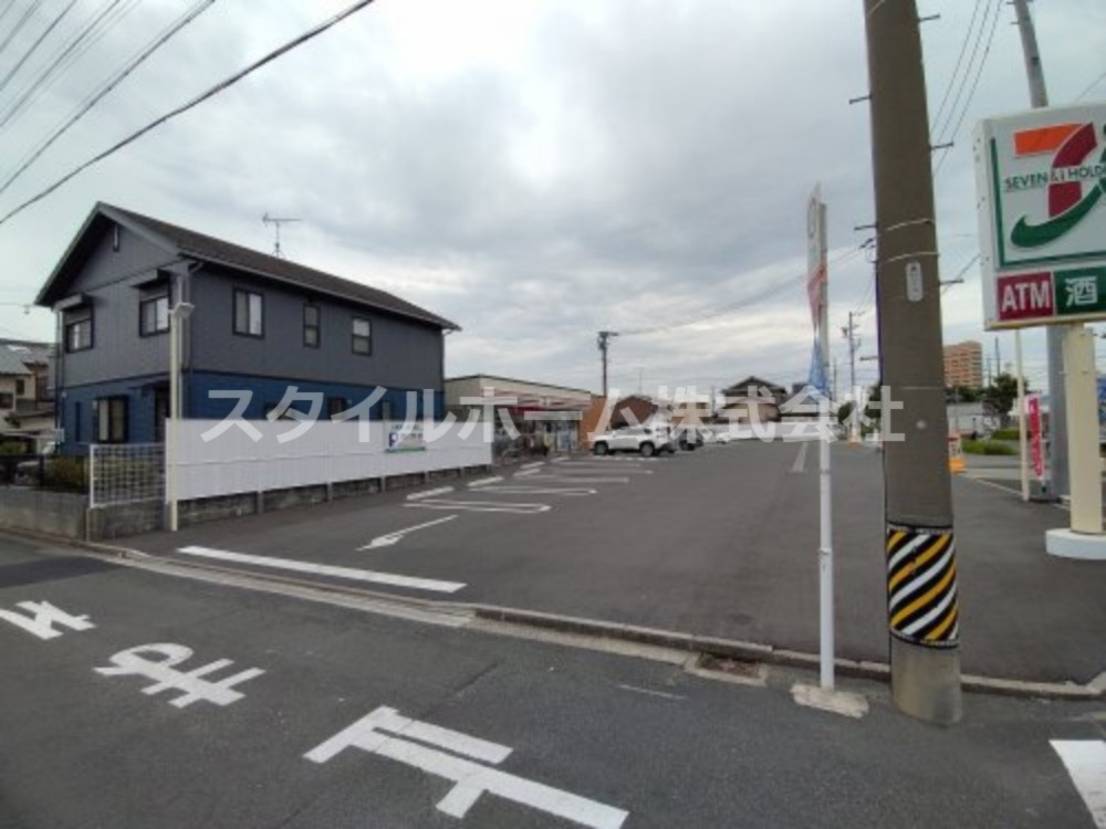 コンビニ　セブンイレブン 豊橋山田三番町店（コンビニ）まで215m