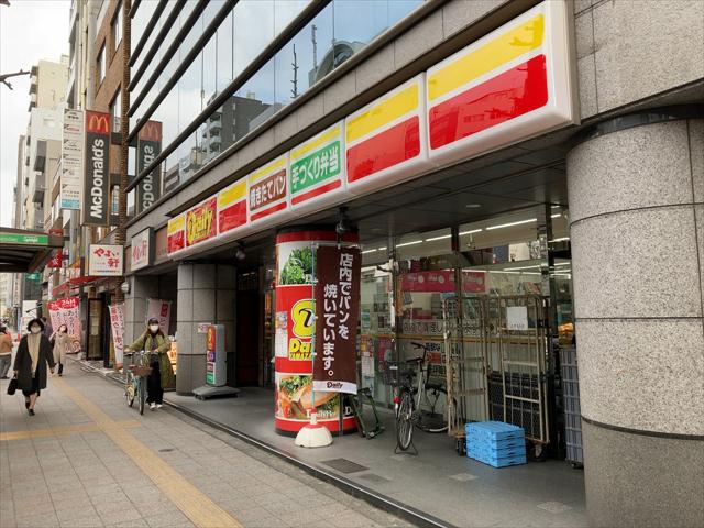 コンビニ　デイリーヤマザキ台東蔵前駅前店（コンビニ）まで116m