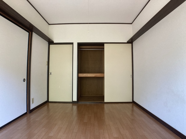 収納　※補修前の参考画像の為、設備等は現況優先。