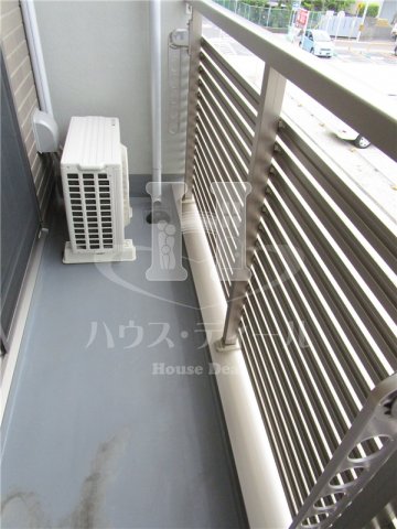 バルコニー　暖かな日差しのふりそそぐバルコニー