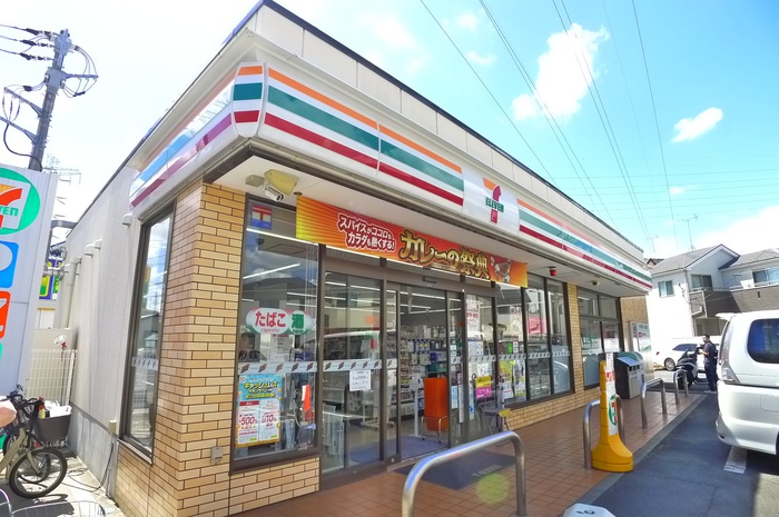 コンビニ　セブンイレブン（コンビニ）まで201m