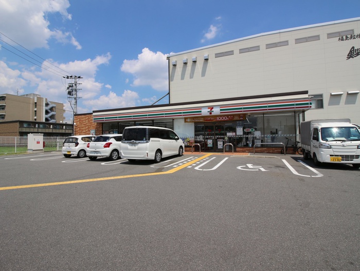 コンビニ　セブンイレブン（コンビニ）まで150m
