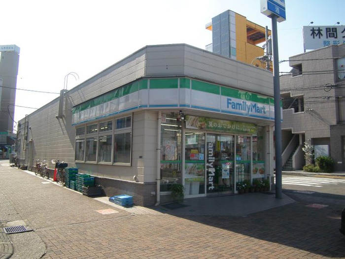 コンビニ　ファミリーマート中央林間駅前店（コンビニ）まで80m