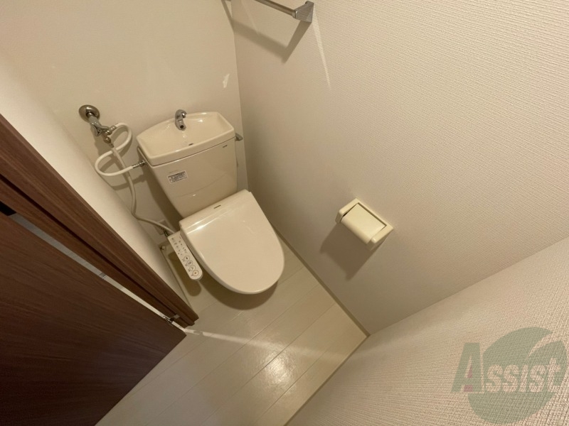 トイレ　ウォシュレット機能がついたトイレです。安心して使用できます。