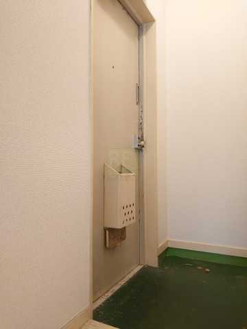 シルクロードビルの玄関写真
