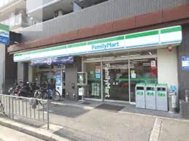 コンビニ　ファミリーマート東花園駅前店（コンビニ）まで604m