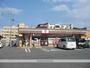 コンビニ　セブンイレブン（コンビニ）まで748m
