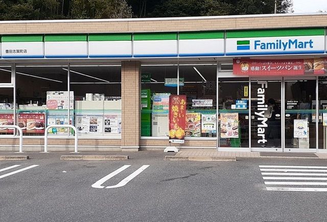 コンビニ　ファミリーマート（コンビニ）まで600m