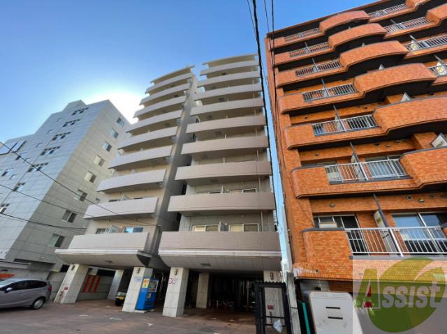 建物外観　札幌市中央区南３条東「アンソレイエヴィメゾン」