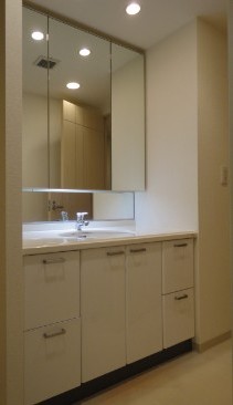 洗面設備　写真は同タイプ住居です。