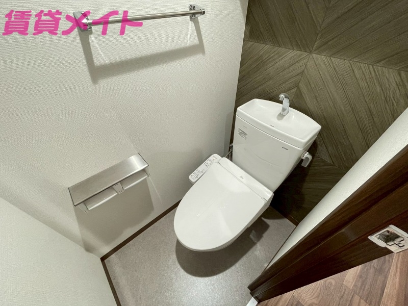 トイレ　同物件別室反転タイプ画像