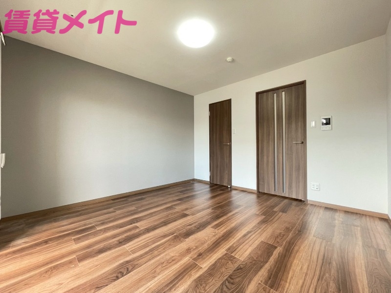 居室・リビング　同物件別室反転タイプ画像