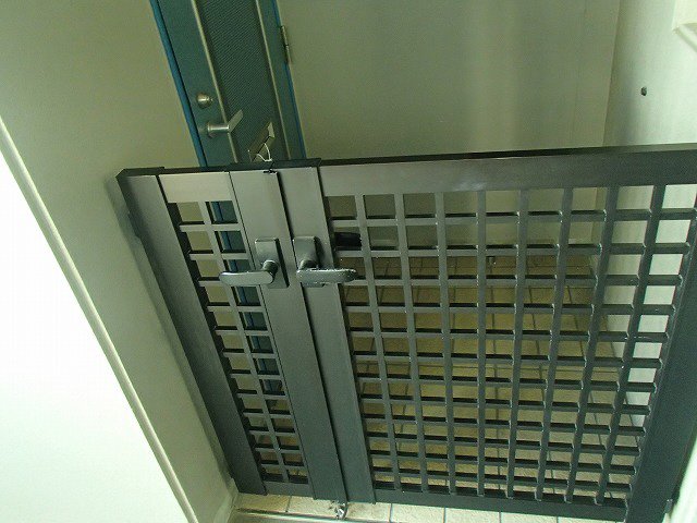 玄関　写真は同マンションの別のお部屋のものです