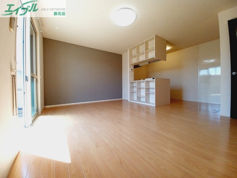 居室・リビング　別部屋反転写真