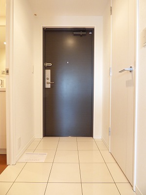 玄関　※別部屋参考写真