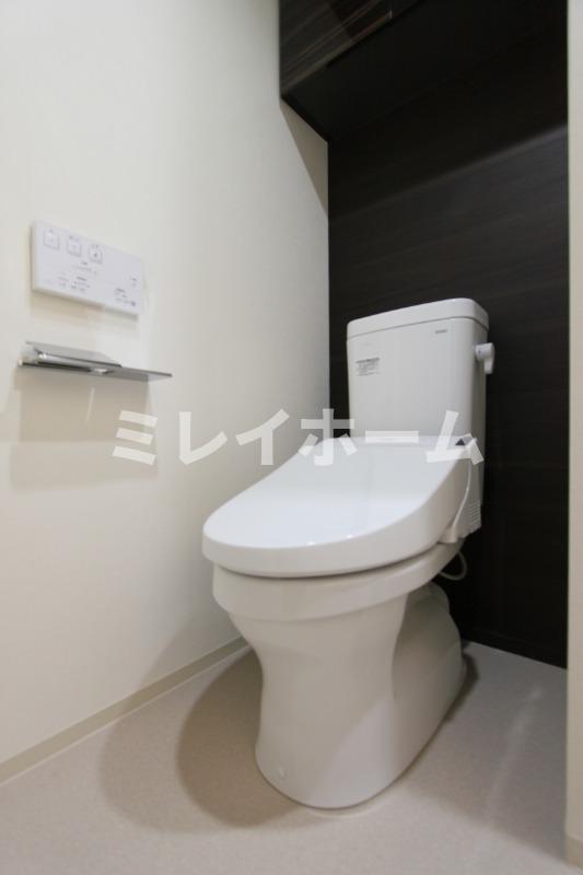 トイレ　同建物内、別のお部屋の参考写真になります。