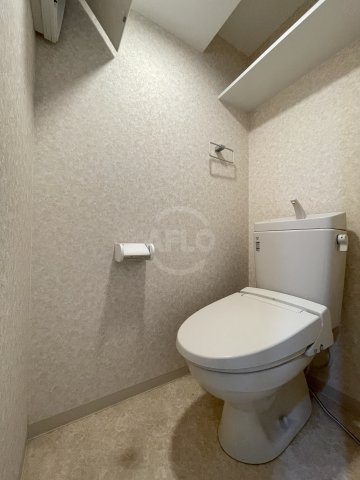 地下鉄御堂筋線 大国町駅 徒歩1分 15階建 築6年のトイレ写真