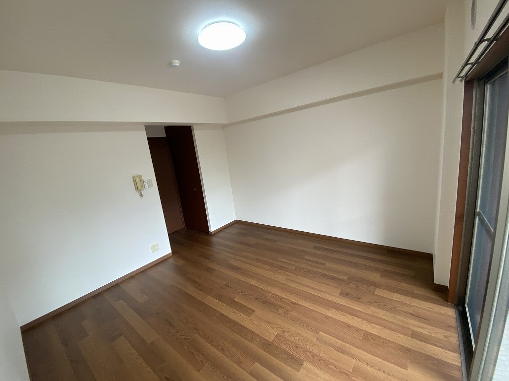 居室・リビング　室内写真は中部屋です。