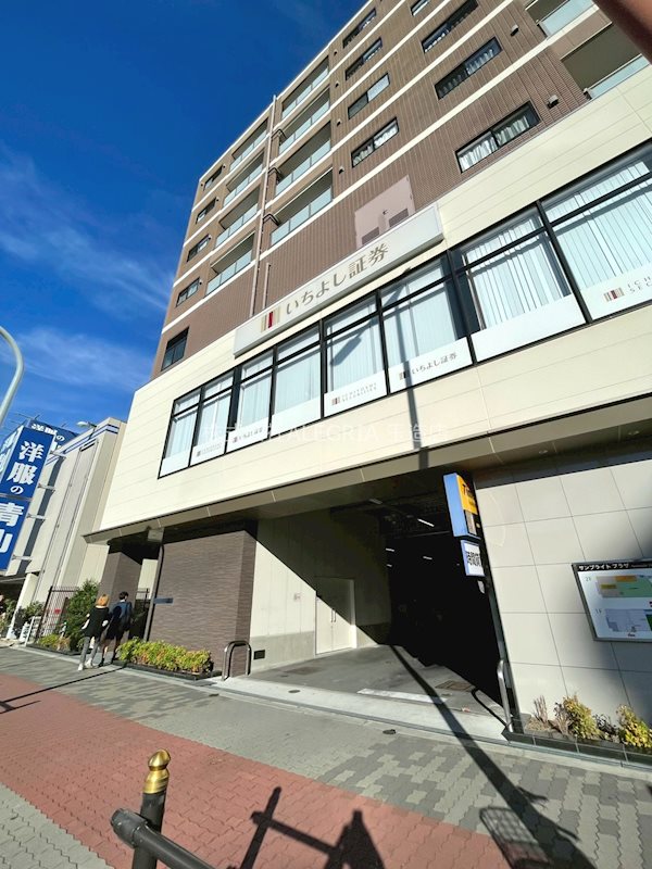 地下鉄千日前線 今里駅 徒歩5分 8階建 築8年の外観写真